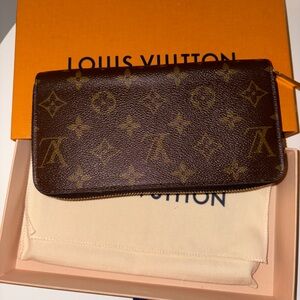Louis Vuitton Zippy Monogram Wallet